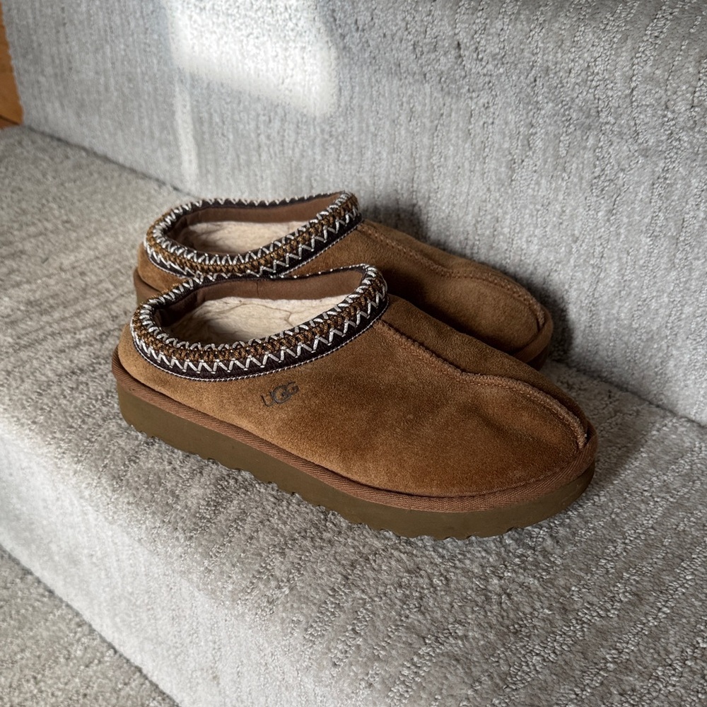 UGG Tasman US 6 Tan Suede Slip-On